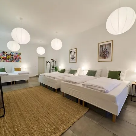 Yasmin Stilvolles Naehe Mauerpark Apartment