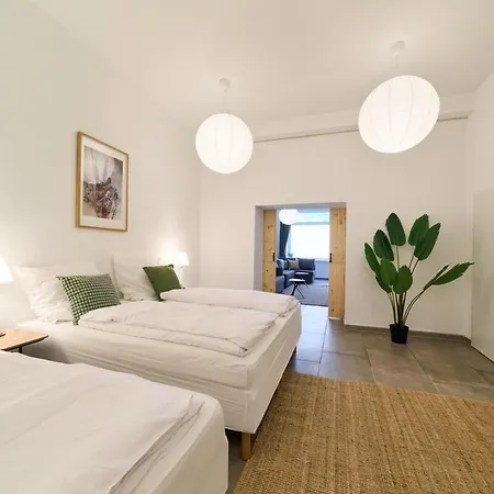 Yasmin Stilvolles Naehe Mauerpark